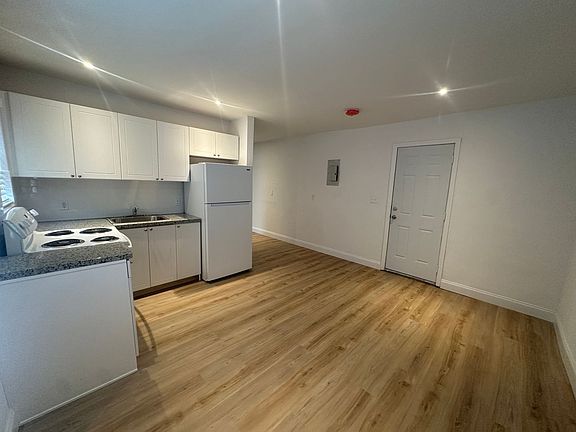 4th image of 2034 Washington St APT 3