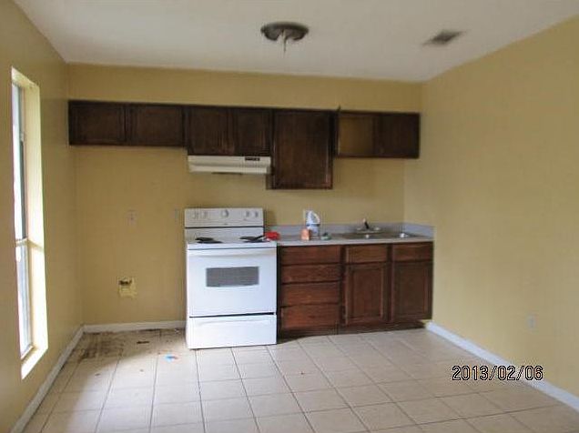 2nd image of 1612 Beech St