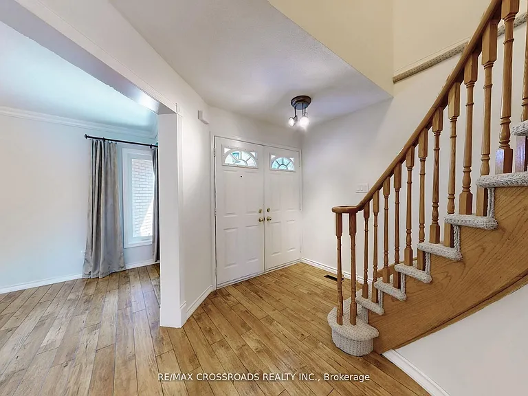35 Forest Grove Dr — Photo 3