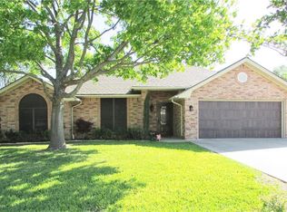 1425 Oakwood Dr, Stephenville, TX 76401