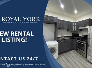 172 Coxwell Ave #1, Toronto, ON M4L3B2