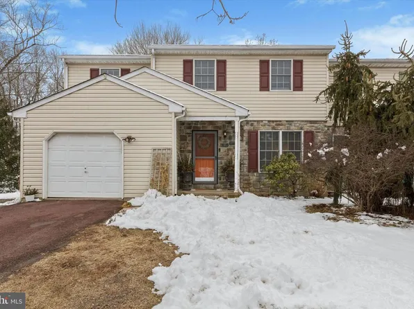 3083 Main St, Green Lane, PA 18054