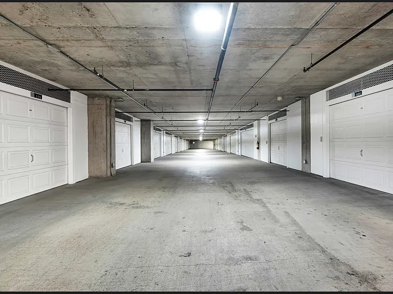 2900 McKinnon St #804 — Photo 45