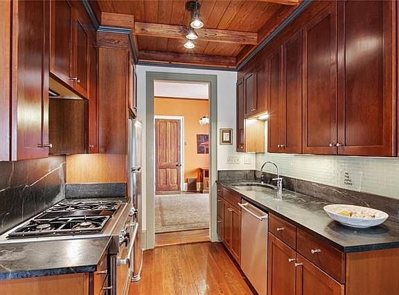 4th image of 2021 Dauphine St