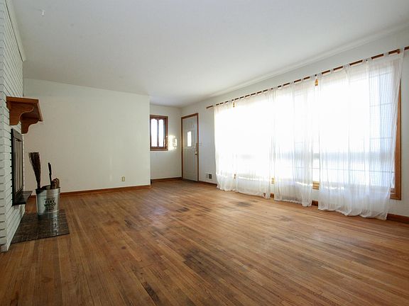 3rd image of 1211 Skillman Ave E