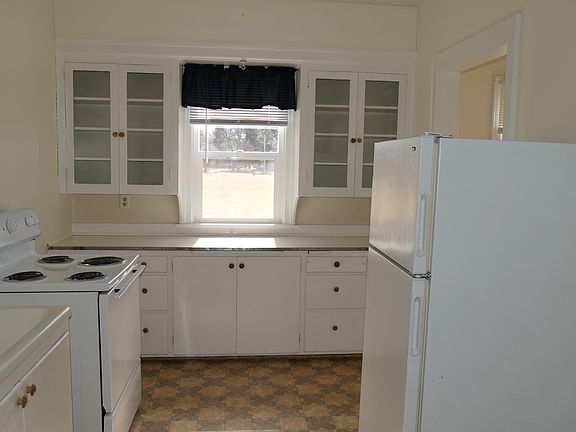 3rd image of 512 13th St N #1