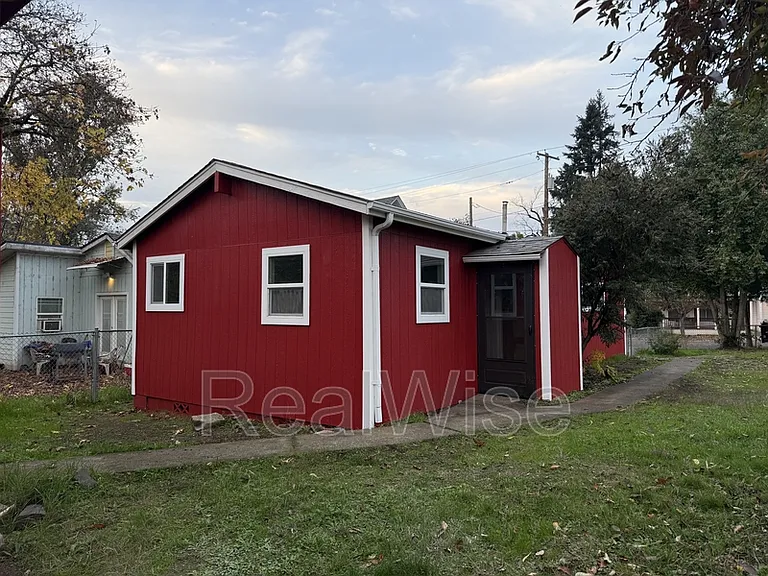 173 SE Lane Ave — Photo 9