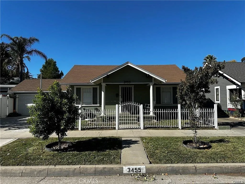 2 bed, 800 sqft, $2,300 — Photo 1