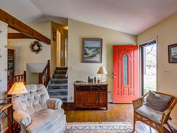 5th image of 106 Maplewood Dr