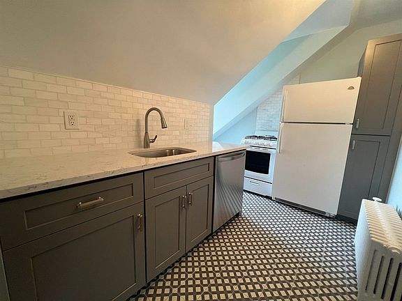 4th image of 7 Kensington Ave #4