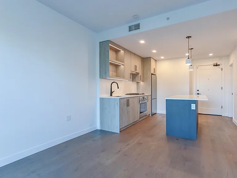 6859 Cambie St #307 — Photo 6