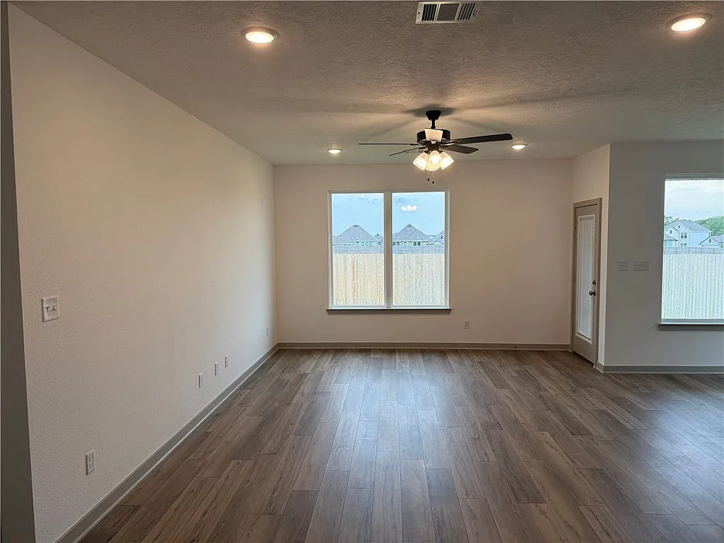 4 bed, 1662 sqft, $2,500 — Photo 3