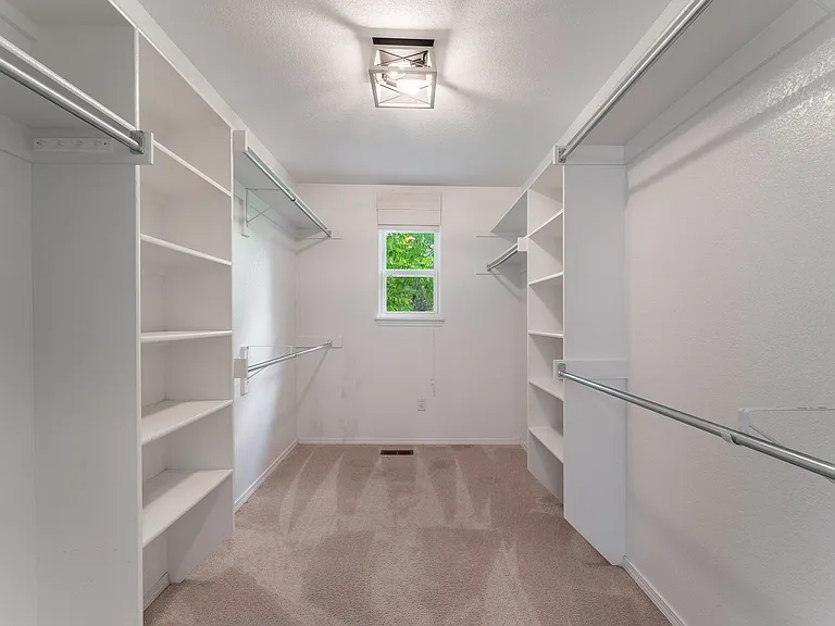 32 Latshaw Dr — Photo 21