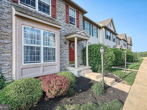 2nd image of 125 Kathryn Dr #125D