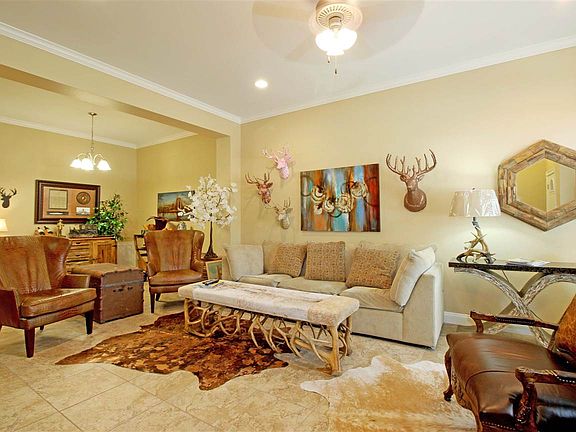 4th image of 205 Pecan Village Cir