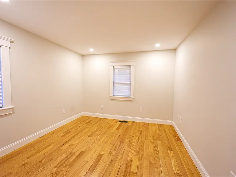 85 Oak St #85 — Photo 14