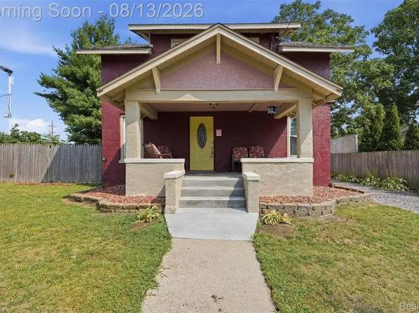 107 2nd St, Fenton, MI 48430