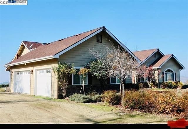 1st image of 41397 Lilley Mountain Dr