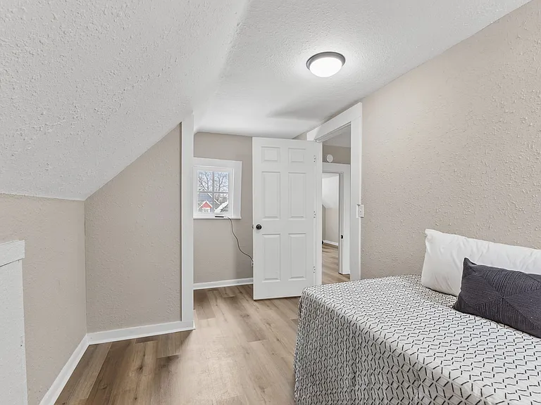 1153 Villa Ave — Photo 22