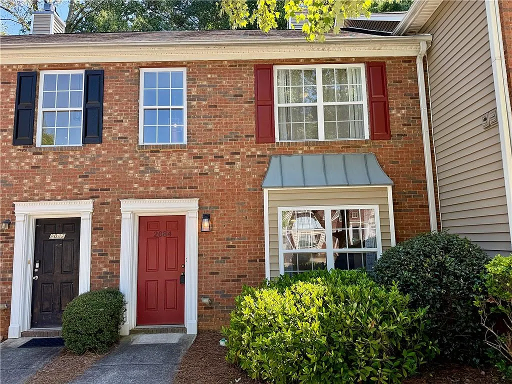 2 bed, 2.5 bath, 1328 sqft, $1,495 — Photo 1