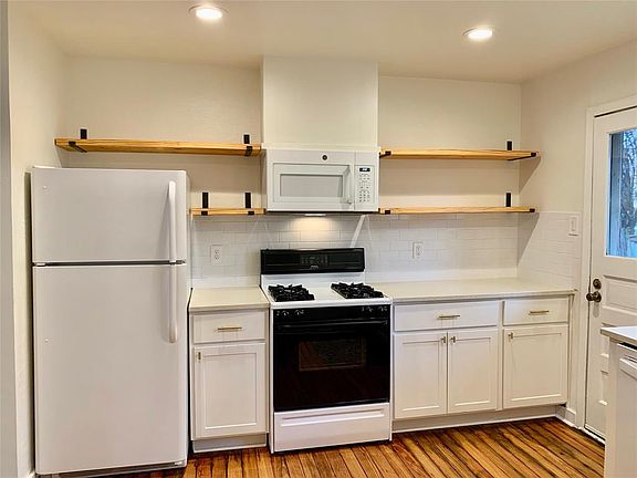 5th image of 913 Oakland St