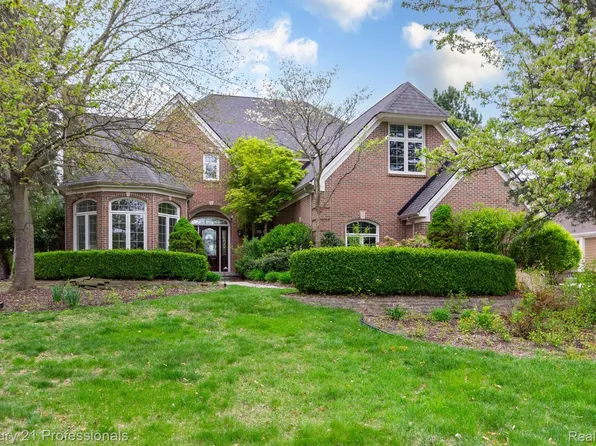 685 Dornoch Dr, Ann Arbor, MI 48103