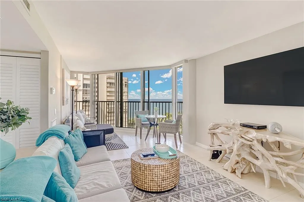 2 bed, 2.5 bath, 2240 sqft, $18,000 — Photo 2