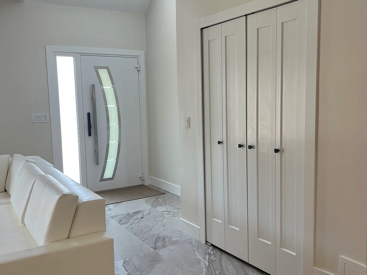 3 bed, $5,500 — Photo 2