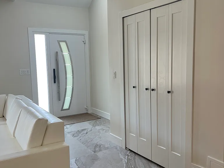 289 Knox Ave #1 — Photo 2