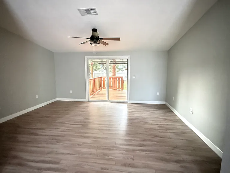10406 Brussels Dr — Photo 15