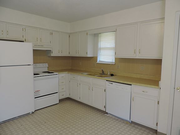 3rd image of 914 E Market St APT 8A
