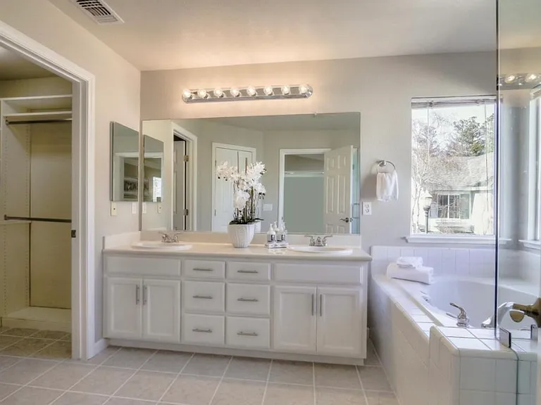 2049 Finley Pl — Photo 7