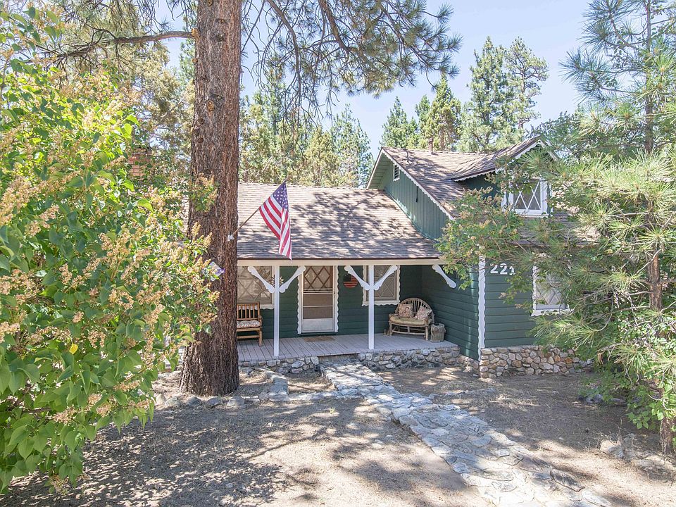 1st image of 221 Dutch Way
