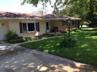 750 Towne Dr, Freeport, IL 61032