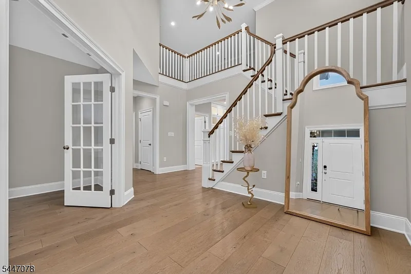 3 bed, 3.5 bath, 2783 sqft, $7,900 — Photo 2