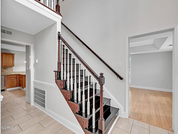 5th image of 2103 Old Courthouse Drive
