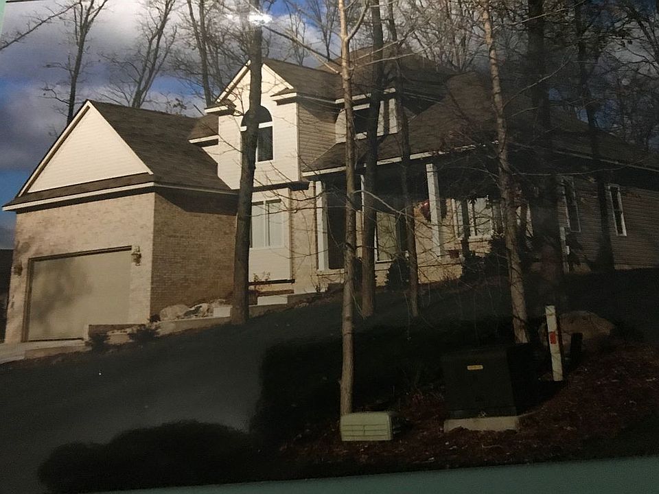 1st image of 8660 Newport Dr
