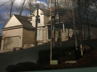 8660 Newport Dr, White Lake, MI