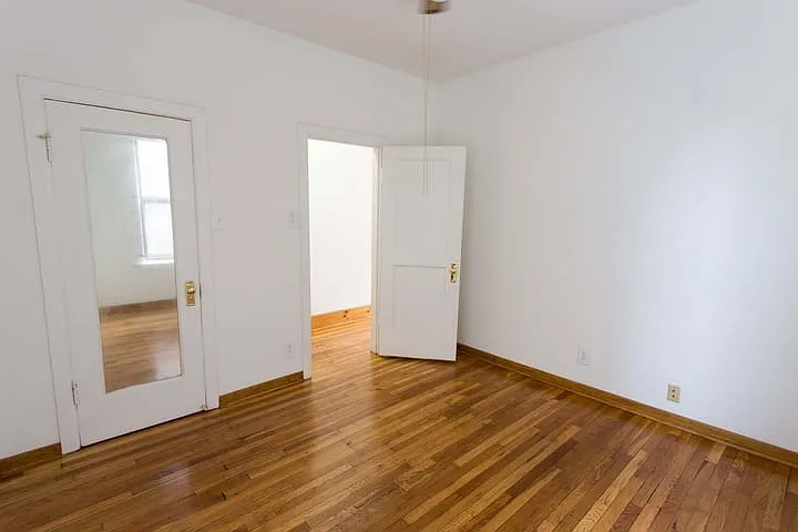 1018 E. 54th Street — Photo 16