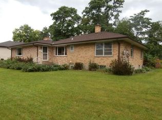 17W111 Hodges Rd, Oakbrook Terrace, IL 60181