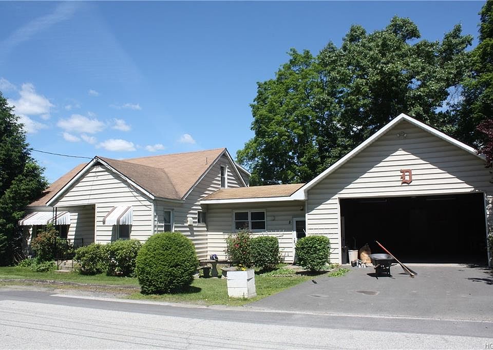 1st image of 8 Woodland Dr