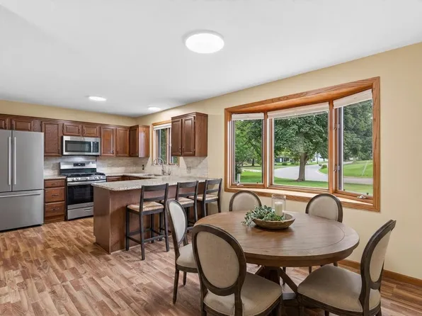 7712 Riverdale Dr N, Brooklyn Park, MN 55444