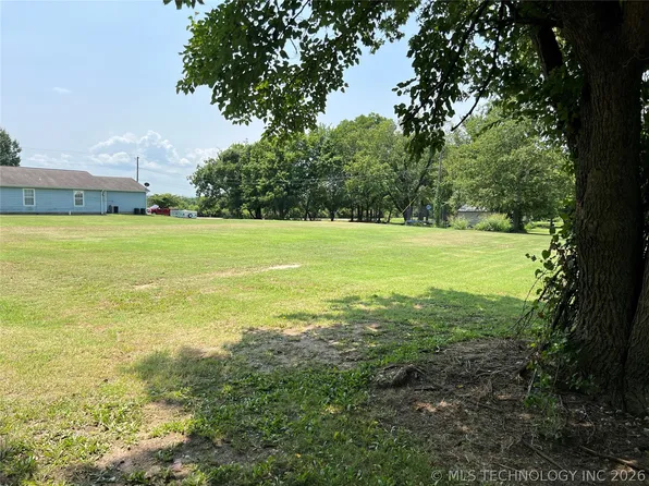 370 N Downing Ave, Dewey, OK 74029