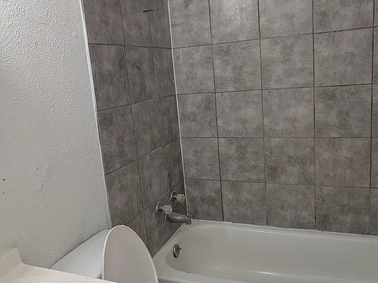 8314 W Melrose St — Photo 11