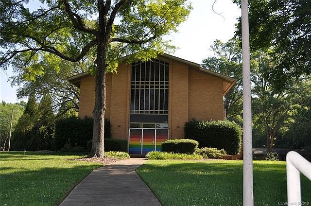 2nd image of 4800 Wedgewood Dr