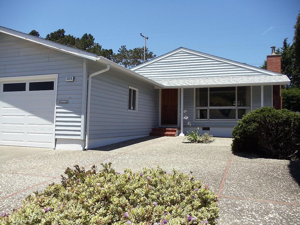 1st image of 3070 College Dr
