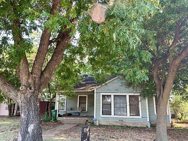 2nd image of 108 W North St