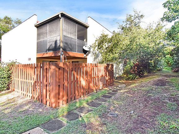 2nd image of 8710 Hibiscus Ct