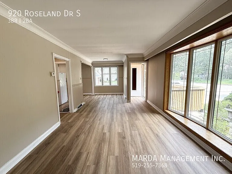 920 Roseland Dr S — Photo 8