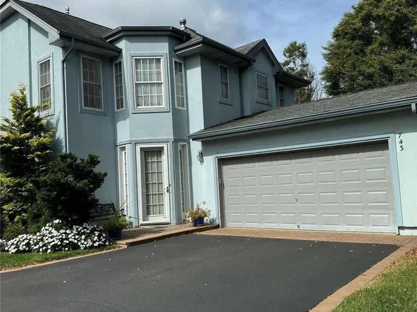 743 Verona Drive #743, Melville, NY 11747